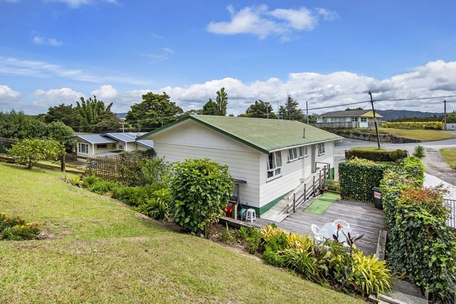 Newly Renovated 4-Bedroom, 1-Bathroom Home – Walking Distance to the Town Basin