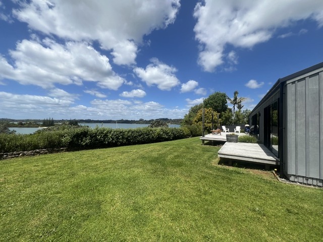 MODERN HOME WITH STUNNING INLET VIEWS – RANGITANE
