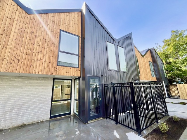 Modern 2-Bedroom Townhouse in Addington
