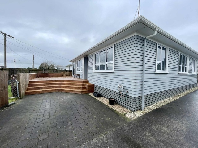 Pet Friendly on Karaka