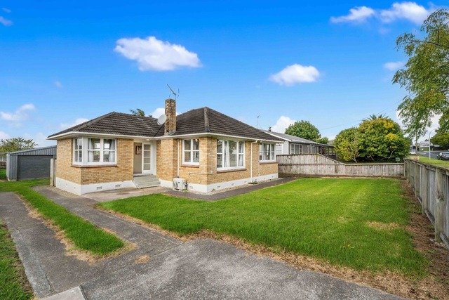 Sunny Brick & Tile Home on Expansive Section