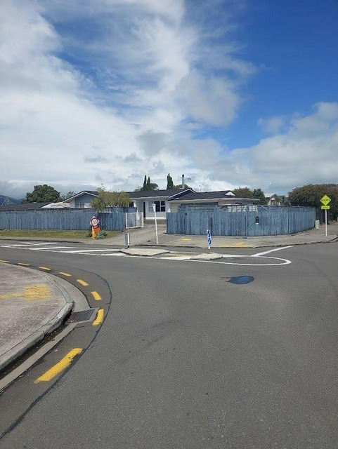 Spacious 3 bedroom home in sought after Paraparaumu area.