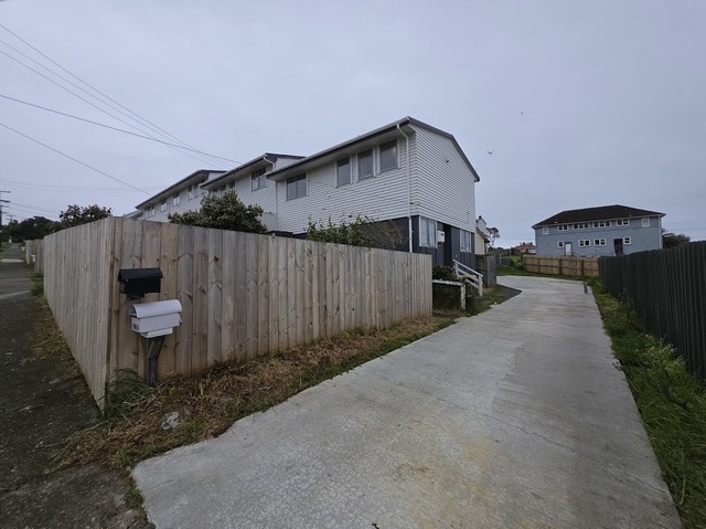 3 bedroom  townhouse, one off-street park.