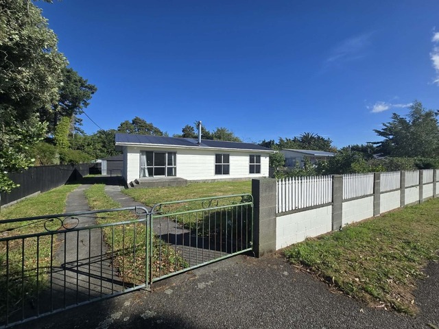 Warm, Sunny and Private – 3 Bedroom Home in Featherston